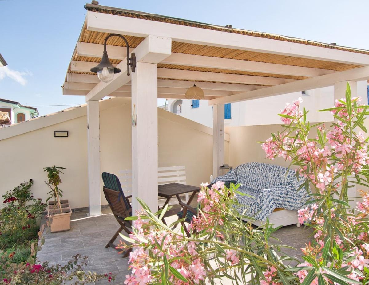 Dommu Livia Hotel Lotzorai Exterior photo